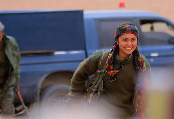 بالصور.. المرأة الكوردية اسطورة المقاومة في غربي كوردستان
